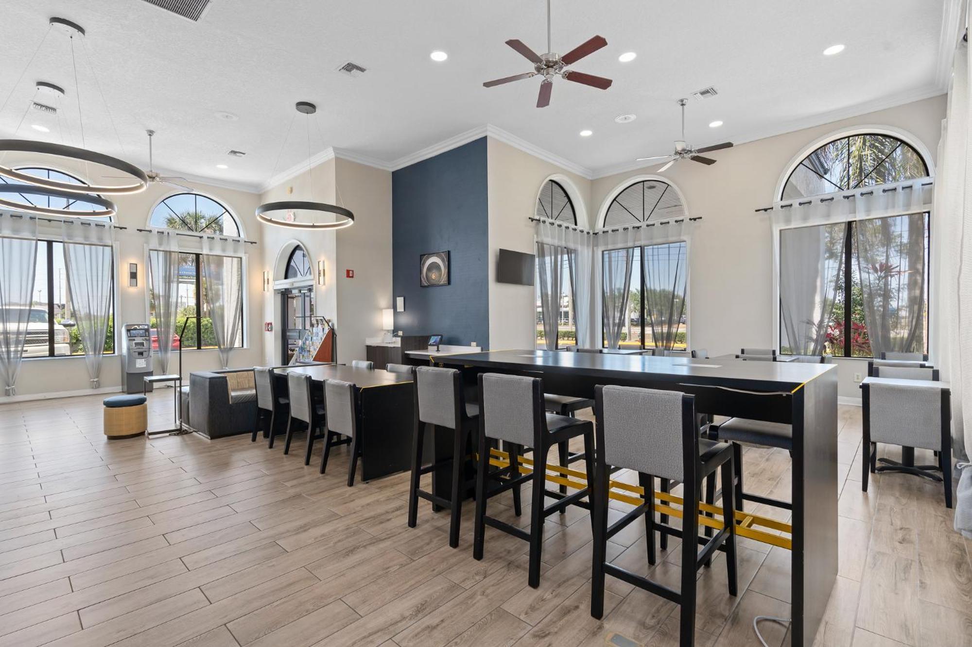 Готель Baymont By Wyndham Orlando East Alafaya Екстер'єр фото