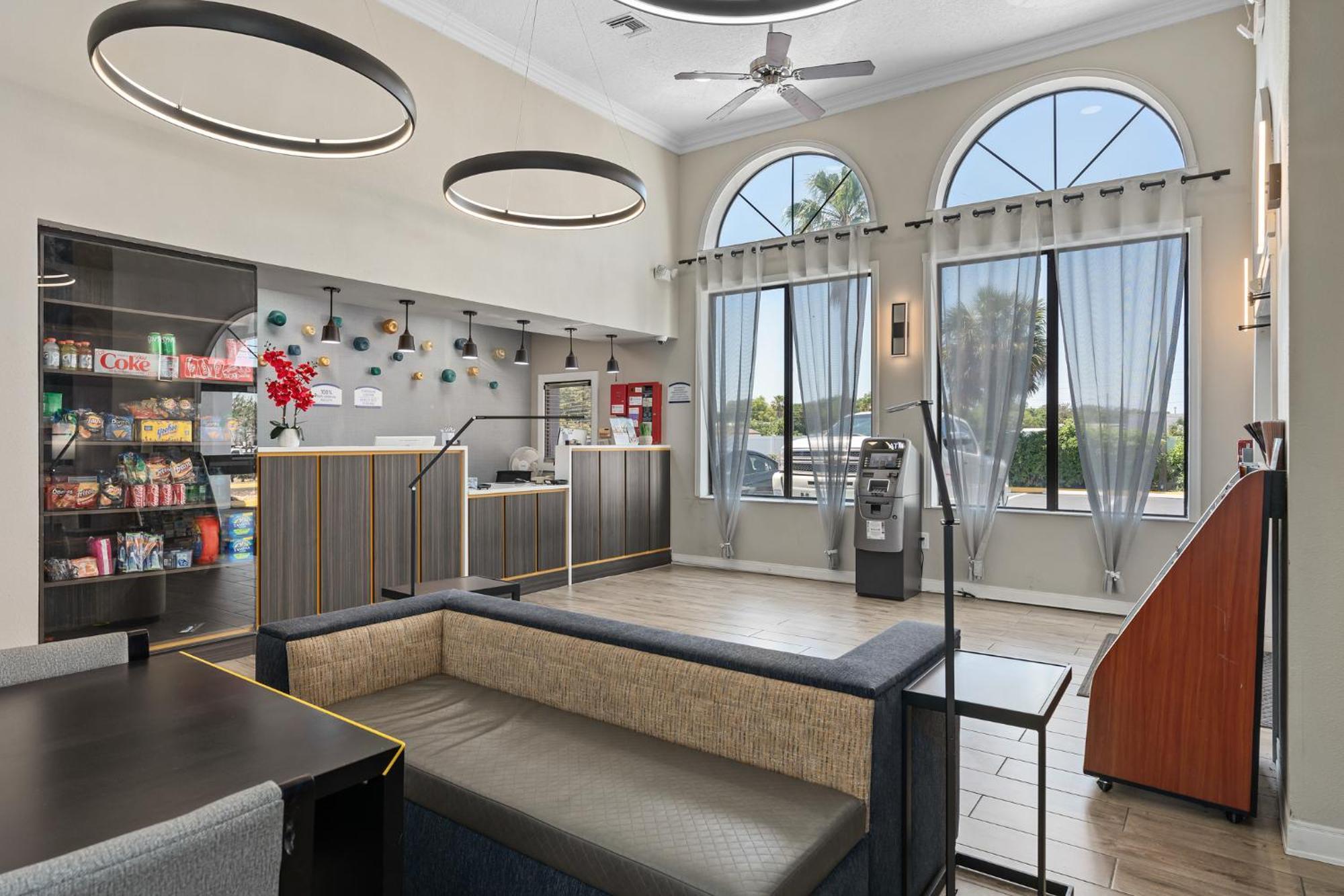 Готель Baymont By Wyndham Orlando East Alafaya Екстер'єр фото