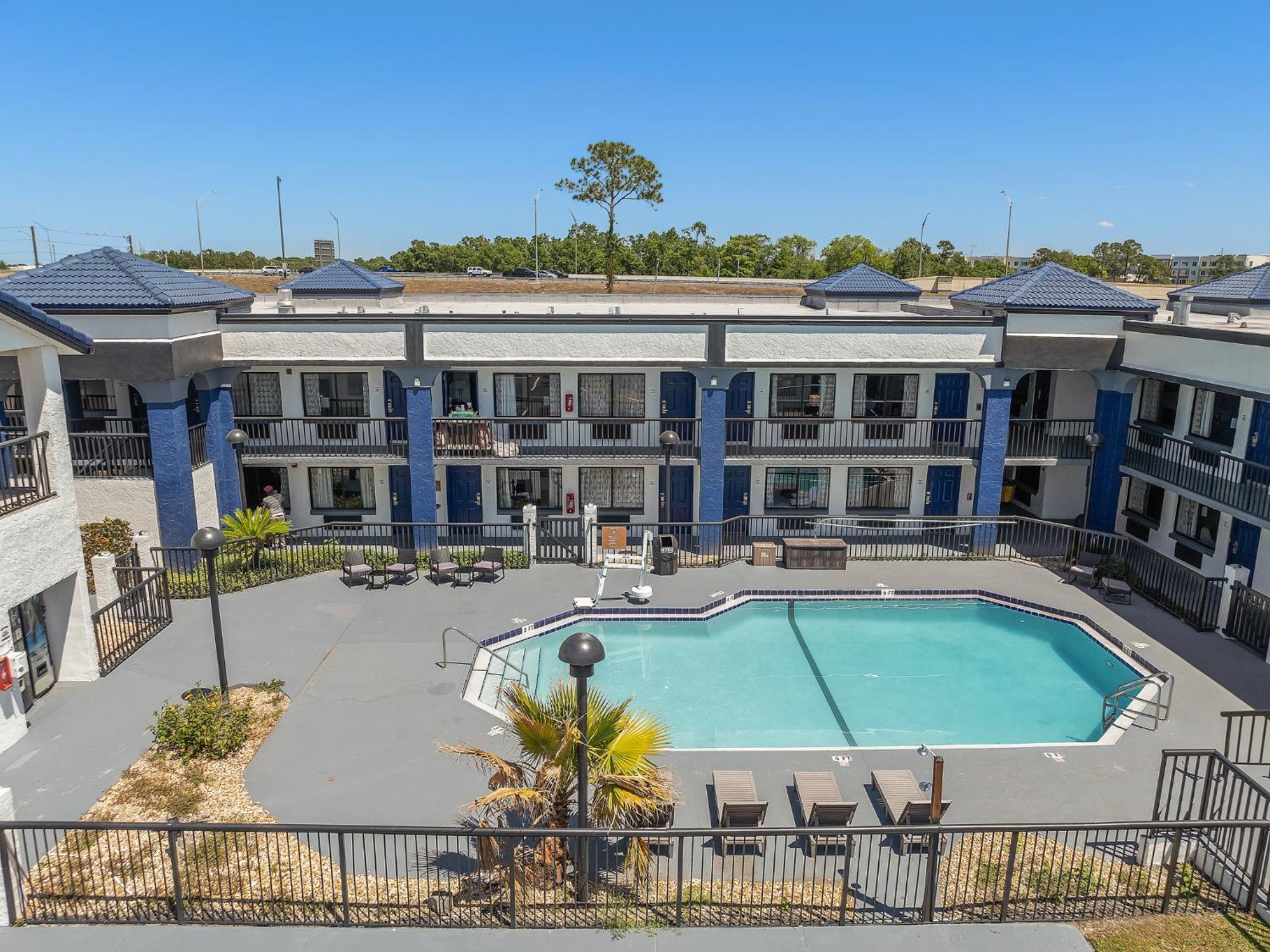 Готель Baymont By Wyndham Orlando East Alafaya Екстер'єр фото