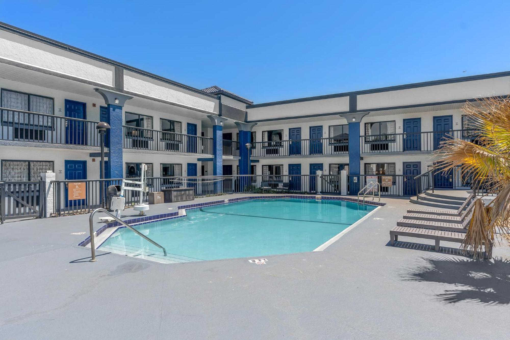 Готель Baymont By Wyndham Orlando East Alafaya Екстер'єр фото