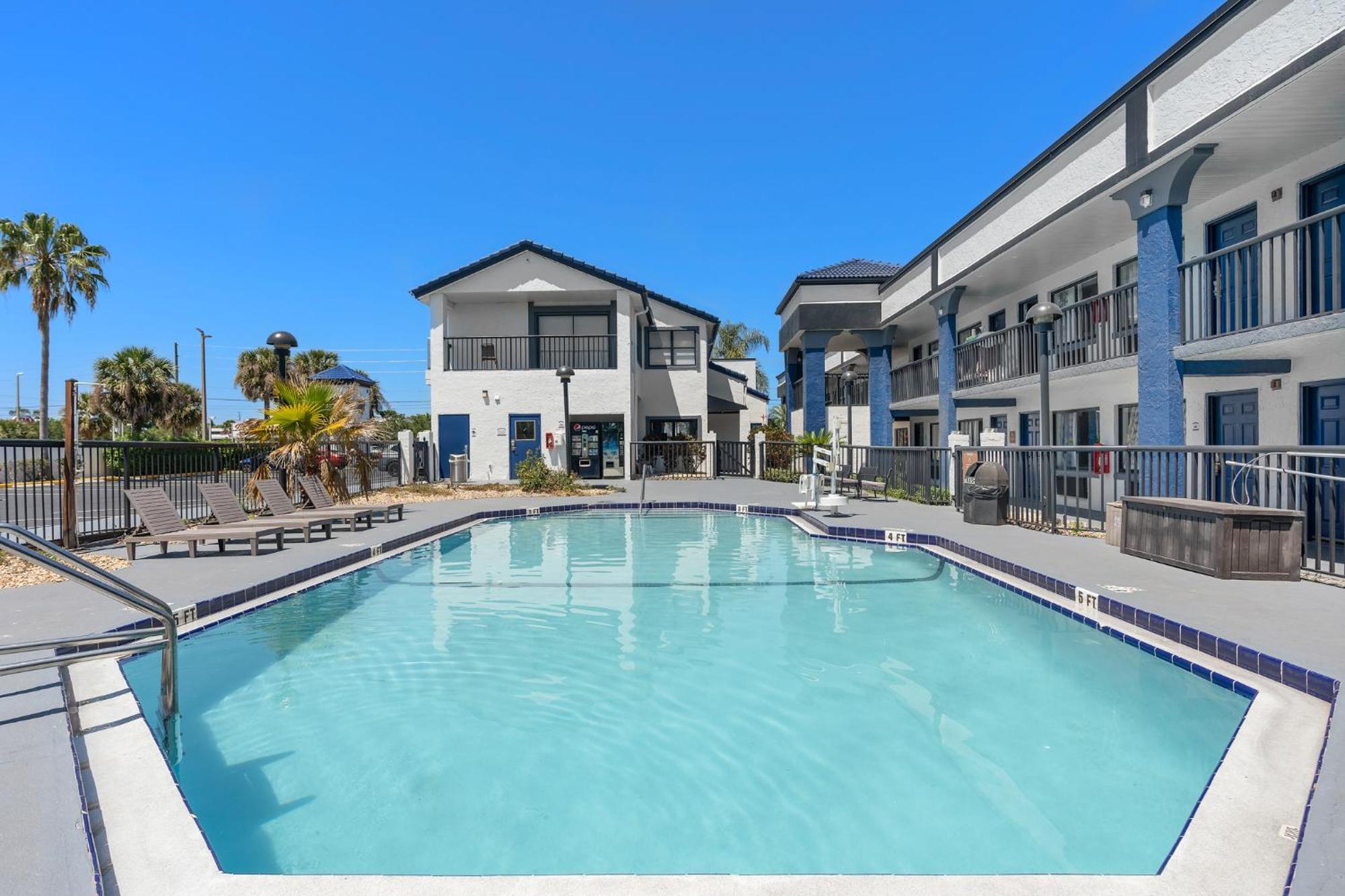 Готель Baymont By Wyndham Orlando East Alafaya Екстер'єр фото