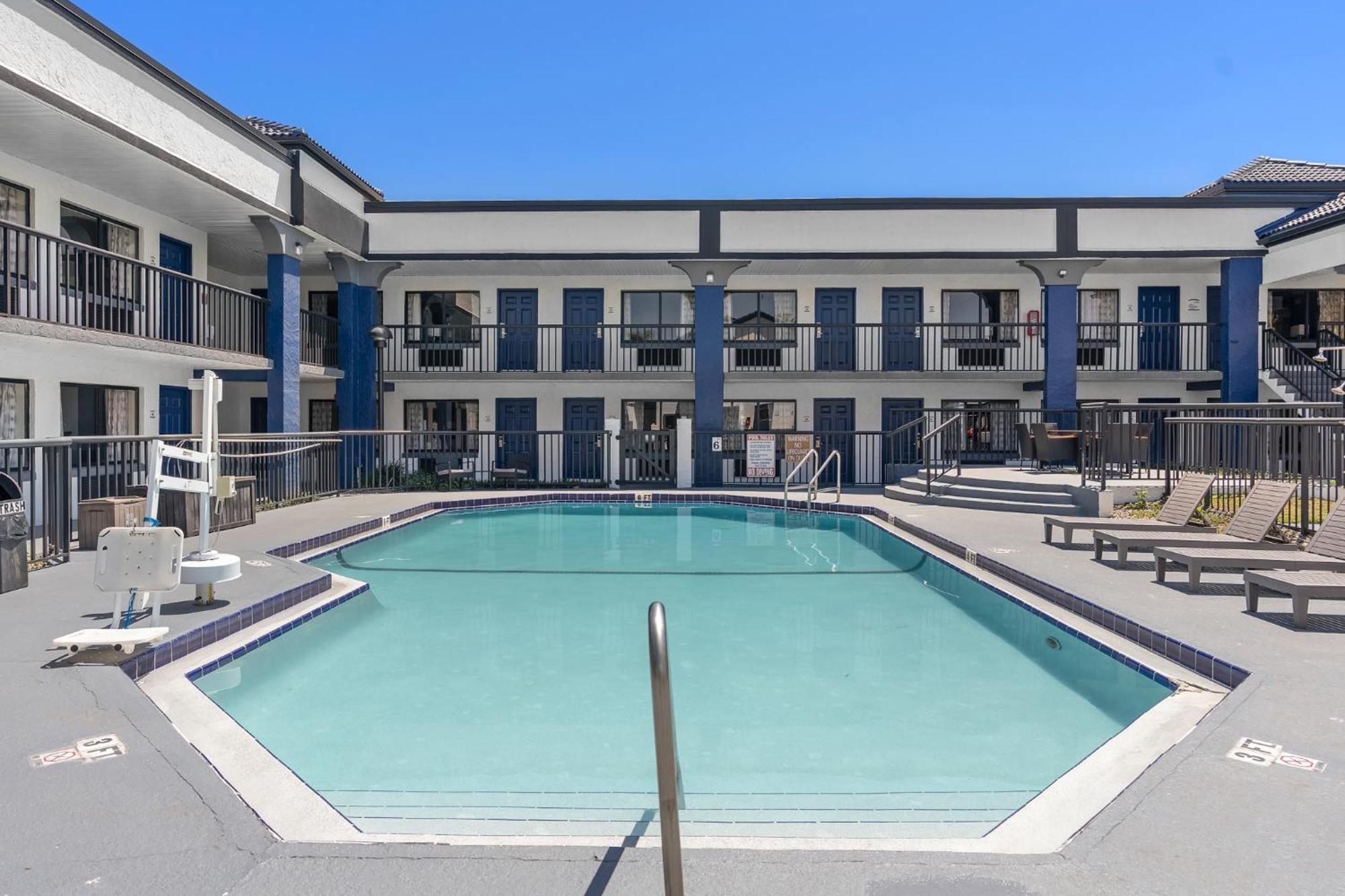 Готель Baymont By Wyndham Orlando East Alafaya Екстер'єр фото