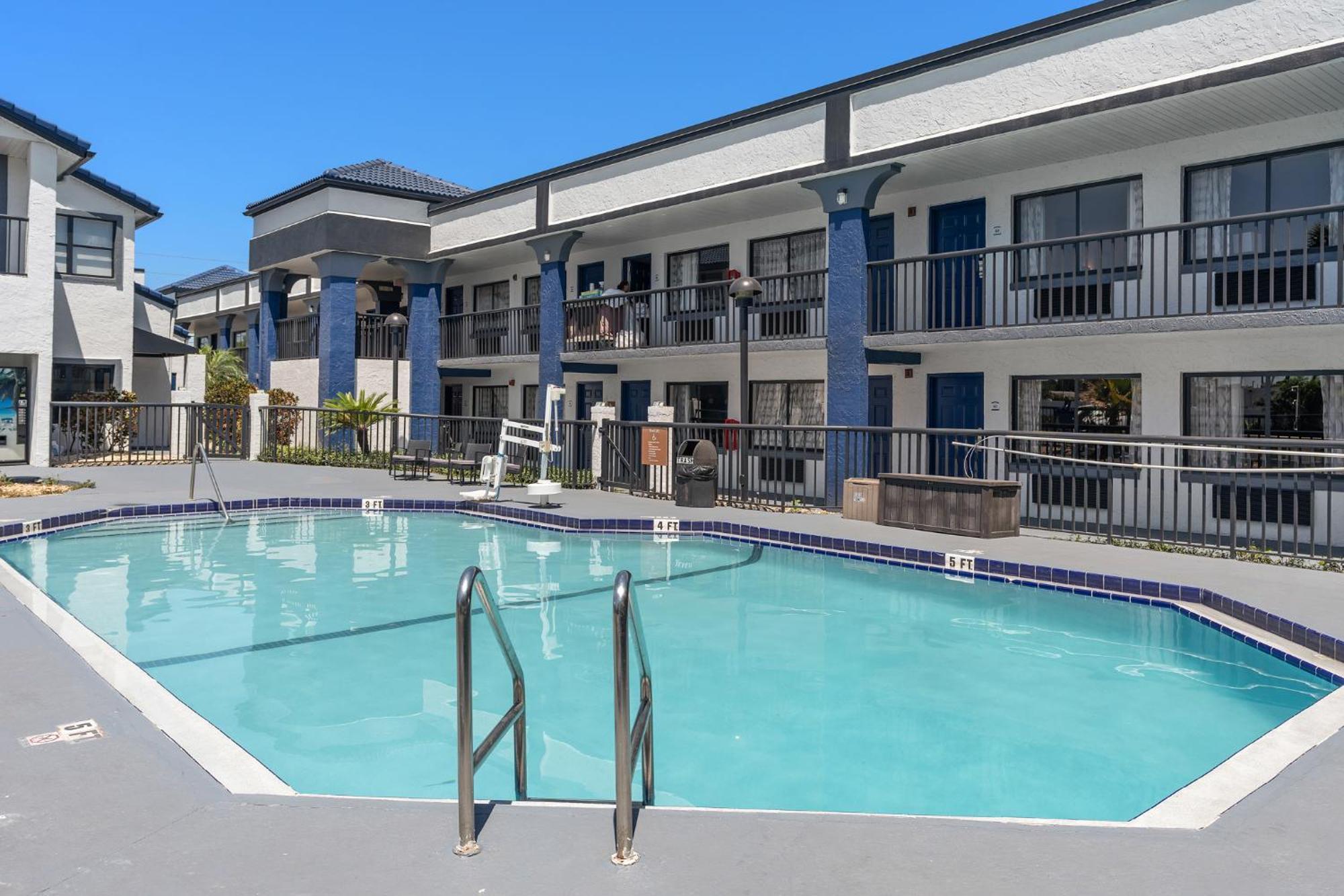 Готель Baymont By Wyndham Orlando East Alafaya Екстер'єр фото